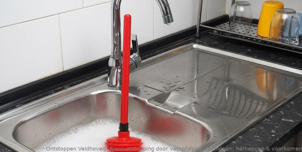 Rioolverstopping door vetophoping Veldhoven: herkennen & voorkomen
